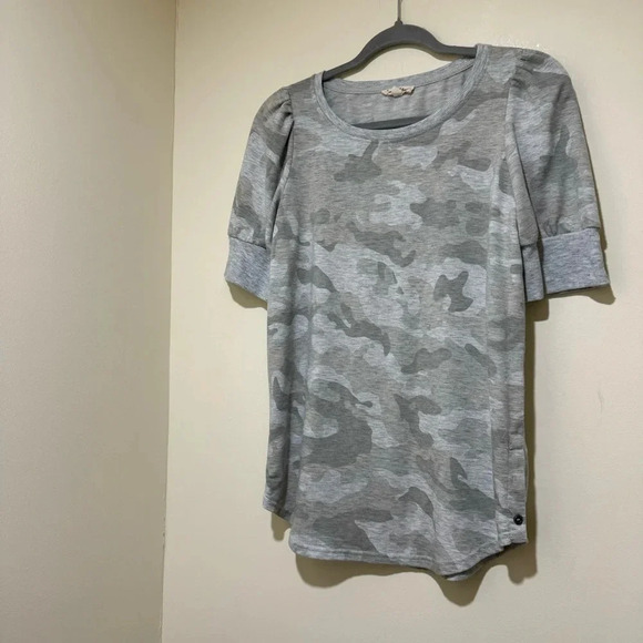 Women’s Jane and Dalancey Brand Camo Print Short Puff Work Sleeve T-Shirt Size:M - Picture 2 of 13